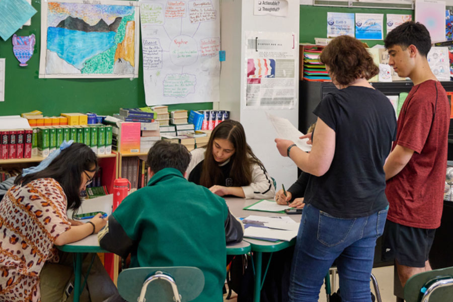 纽约国际健康科学中学戏剧课堂项目